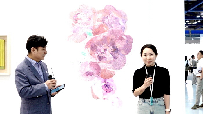 아트코리아방송 이승근 관장과 보리윤 작가-사진촬영 김한정 기자