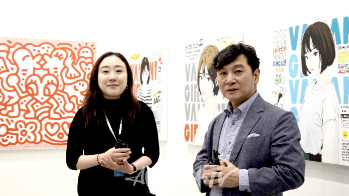 SH Gallery의 박선혜 대표와 아트코리아방송 이승근 관장-사진촬영 김한정 기자