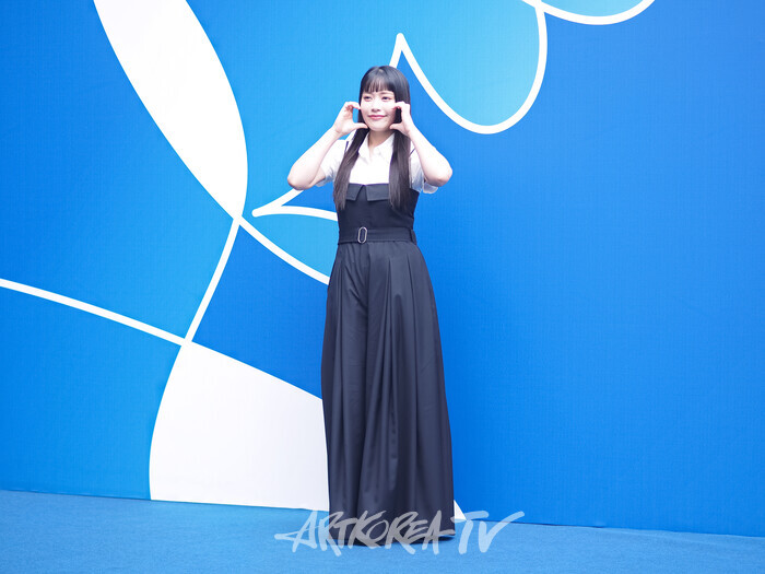 2026 SS서울패션위크 디자이너 김주한의 데일리미러 포토월 행사(소녀주의보 슬비) 2025.09.07 사진 ⓒ아트코리아방송 이용선 기자​