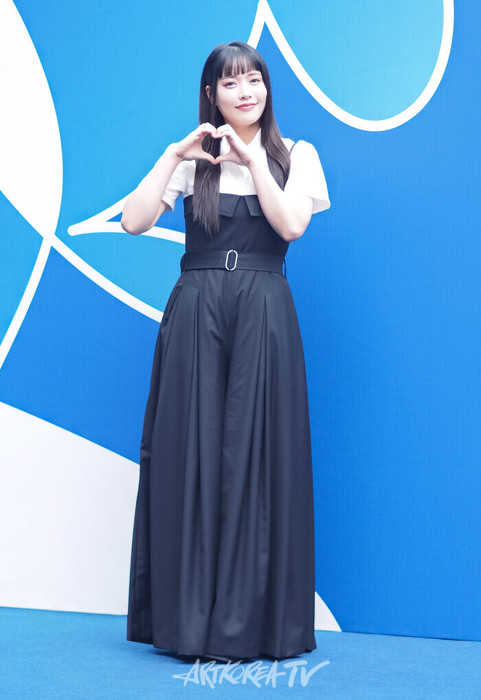 2026 SS서울패션위크 디자이너 김주한의 데일리미러 포토월 행사(소녀주의보 슬비) 2025.09.07 사진 ⓒ아트코리아방송 이용선 기자​