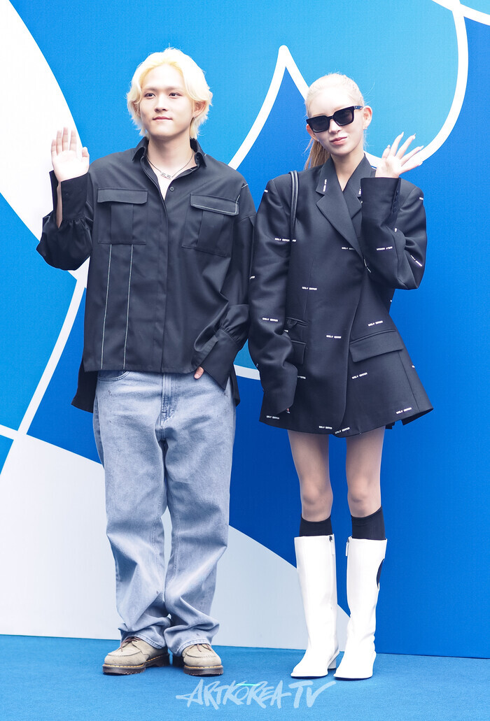 2026 SS서울패션위크 디자이너 김주한의 데일리미러 포토월 행사(가수 벤 블리스(최환희)와 인플루언서 최준희) 2025.09.07 사진 ⓒ아트코리아방송 이용선 기자​