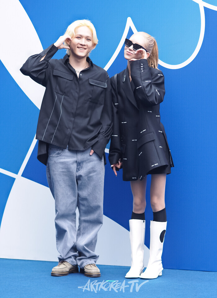 2026 SS서울패션위크 디자이너 김주한의 데일리미러 포토월 행사(가수 벤 블리스(최환희)와 인플루언서 최준희) 2025.09.07 사진 ⓒ아트코리아방송 이용선 기자​