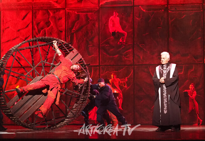 뮤지컬 '노트르담 드 파리' 프레스콜(콰지모도 역 안젤로 델 베키오, 프롤로 역 다니엘 라부아) 2025.09.03 사진 ⓒ아트코리아방송 이용선 기자