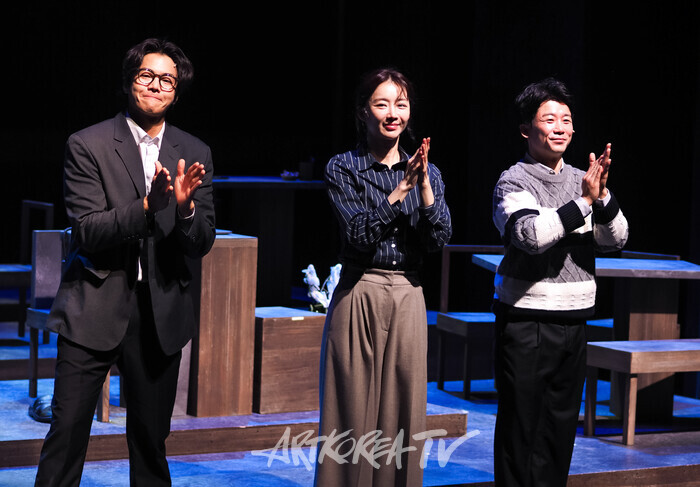 연극 '나의 아저씨' 관람 커튼콜(박동훈 역 박은석, 강윤희 역 장희진, 박기훈 역 변진수) 2025.09.05 사진 ⓒ아트코리아방송 이용선 기자