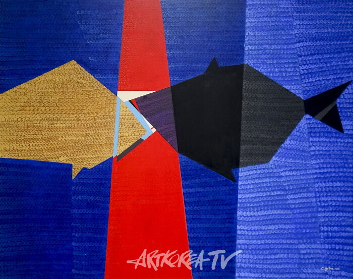 사랑-Amour. 2025-162.2×130.3cm 캔버스에 아크릴 Acrylic on canvas두 개의 도형은 서로를 향하지만 끝내 닿지 않으며, 그 사이의 미묘한 간격과 기울기가 거리감과 응시의 구조를 만든다. 감정은 직접 드러나지 않고, 색면에 숨은 긴장으로 머문다.Two shapes face each other without touching their slight gap and tilt create a quiet tension where emotion lingers in the color fields.-사진촬영 최윤영 기자