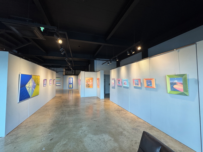 김리원 44번째 개인전과 ‘SuperAstra’ 아트테이너 9인 특별기획전-사진제공 김리원 작가