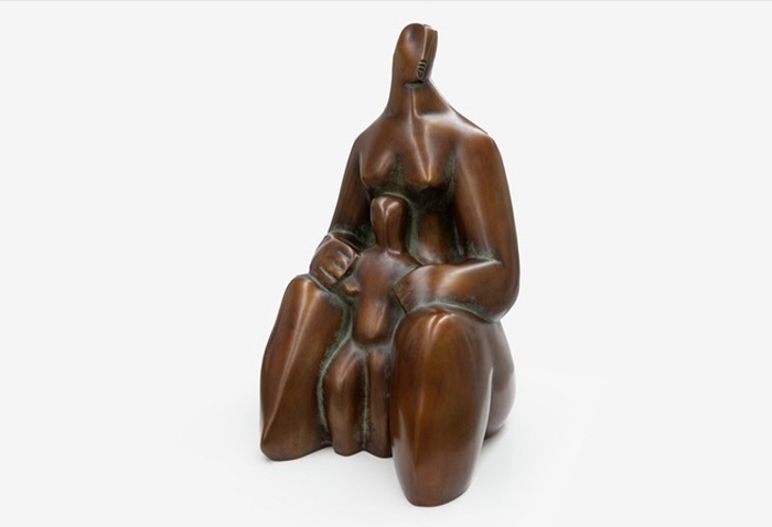 독일, 1908–1968-Sitzende mit Kind , 1938-1939 청동크기-43 x 28cm (16.9 x 11인치)-사진제공 카를 하르퉁