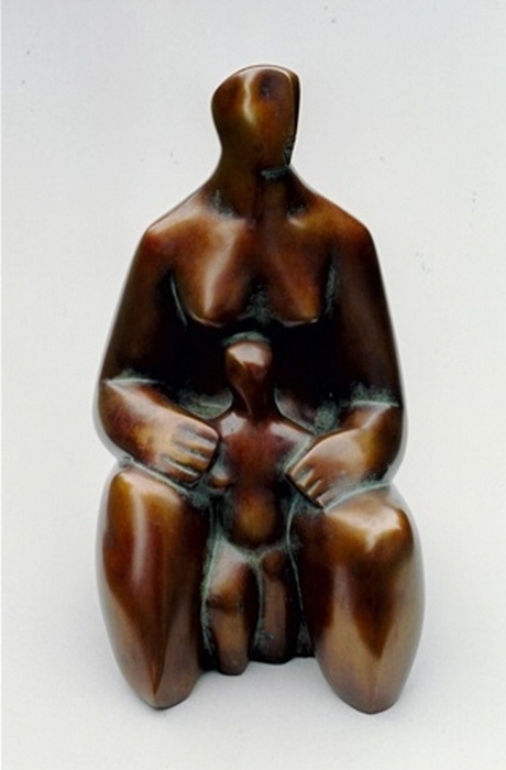독일, 1908–1968-Sitzende mit Kind , 1938-1939 청동크기-43 x 28cm (16.9 x 11인치)-사진제공 카를 하르퉁