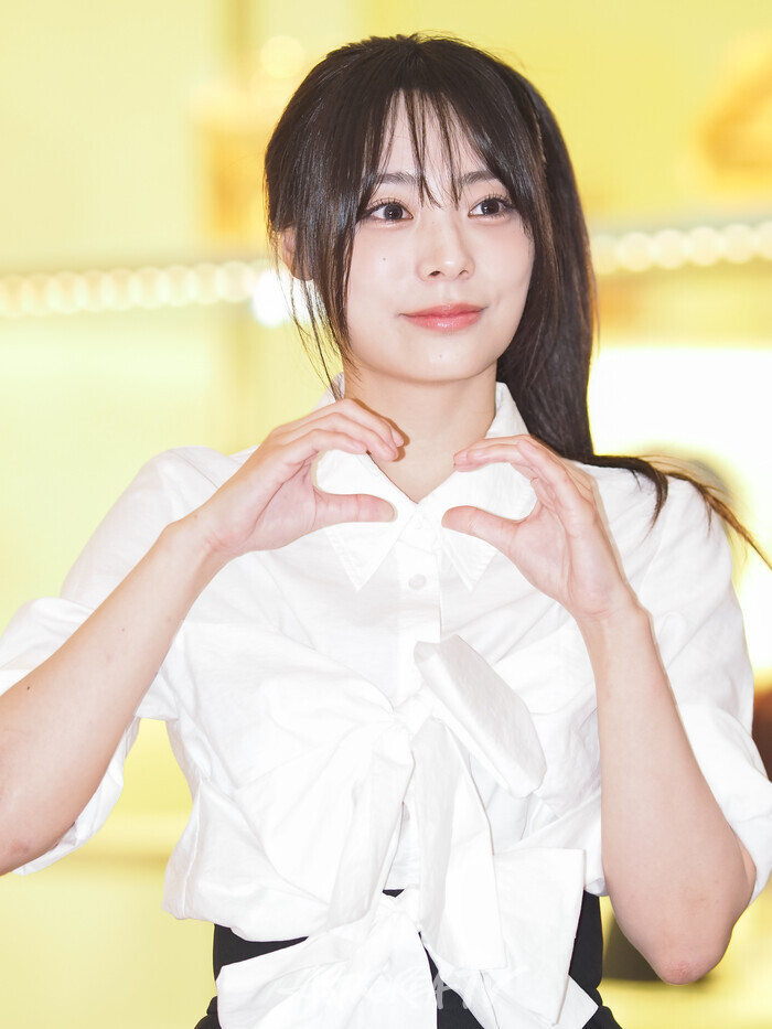 현대면세점 시그니처 쇼핑 캠페인 '현데이(HYUNDAY)' 프로모션 기념 포토월 행사(QWER 시연) 2025.09.25 사진 ⓒ아트코리아방송 이용선 기자