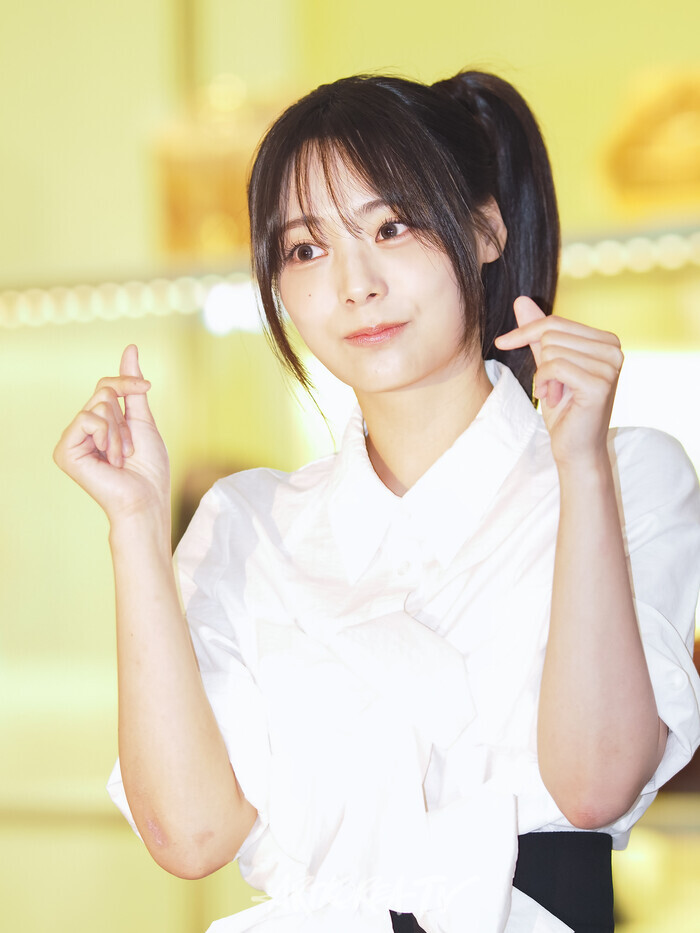 현대면세점 시그니처 쇼핑 캠페인 '현데이(HYUNDAY)' 프로모션 기념 포토월 행사(QWER 시연) 2025.09.25 사진 ⓒ아트코리아방송 이용선 기자