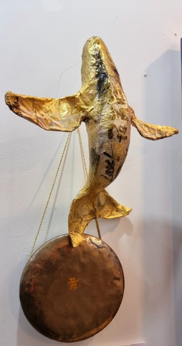 꿈 고래 꽹과리-한지 아크릴물감 2025-사진제공 구경미 작가