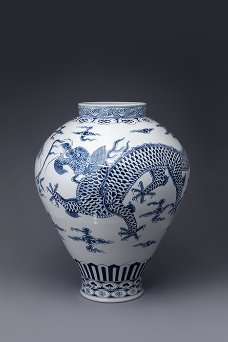 (좌) 청화운용문용준대호, 66x53cm-사진제공 장은선 갤러리