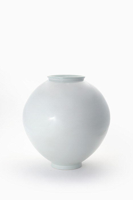 달항아리, 54x53cm-사진제공 장은선 갤러리