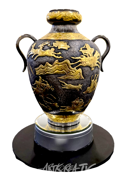 황갑주-청룡백호화병 고구려시대-171-210 도자기를 모티브로 한 은-금부 무용총 타출기법 화병-사진촬영 김한정 기자