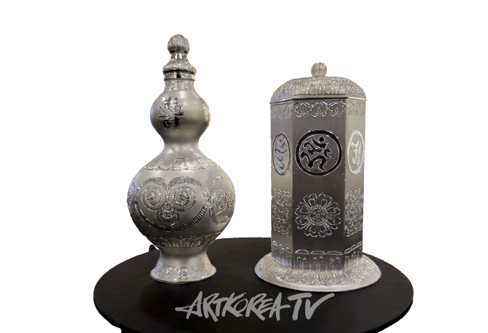 황갑주-통일신라 은, 인동당초문-사리호-사진촬영 김한정 기자