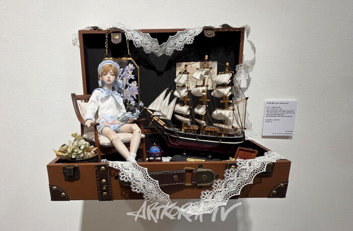 이상미-바다빛 영혼 33cm Porcelain Doll 2025-사진촬영 김한정 기자