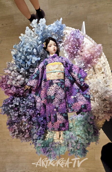 이상미-푸른 슬픔 33cm Porcelain Doll 2025-사진촬영 김한정 기자