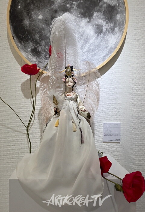 이해리-경국지색 36cm Porcelain Doll 2025-사진촬영 김한정 기자