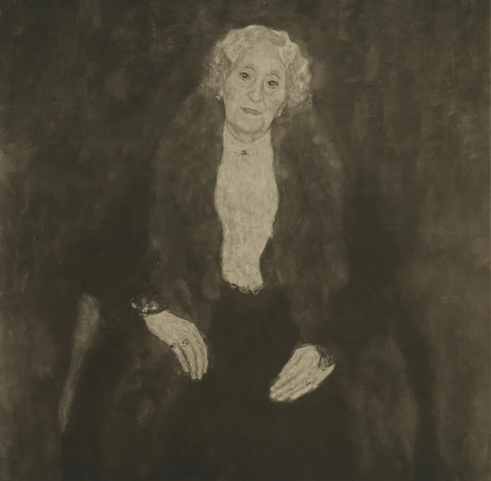 구스타프 클림트, 샤를로트 퓰리처의 초상화 (1917), 막스 아이슬러가 촬영, 구스타프 클림트, 막스 아이슬러 그의 포트폴리오 "구스타프 클림트: 여파"를 위한 플레이트 #19 (1931).