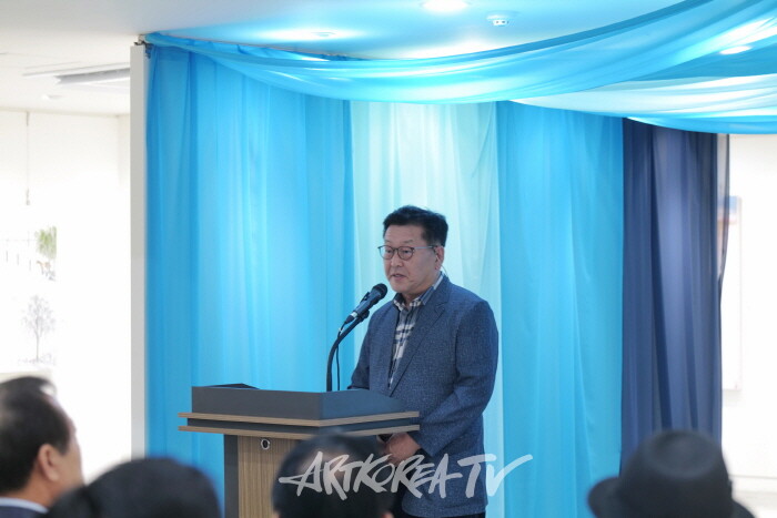 이근병 작가-사진 김한정 기자