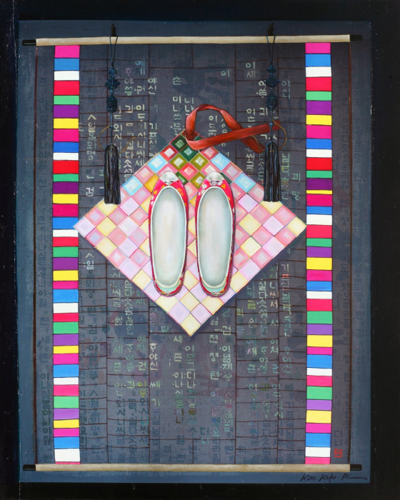 2 Evolution-비춰진 달 - 100호. 비단위에 색동고무신과 보자기를 그린 작품-사진제공 김규리 작가