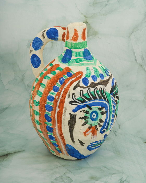 남다현 Nam Dahoon, Visage aux yeux rieurs (A.R. 608), 2024, 스티로폼 위에 아크릴, 37x23x20 cm-사진제공 아뜰리에 아키