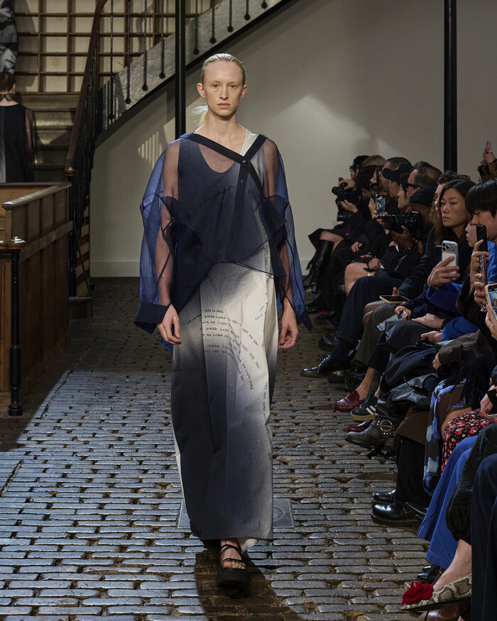 데무(DÉMOO) 2026 봄·여름 컬렉션 '블랙홀(BLACKHOLE)' 제공 데무