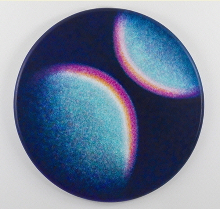 정희경 作_Whispering Light 25084_72.3x60.6cm_Acrylic on Canvas_2025-사진제공 이형회