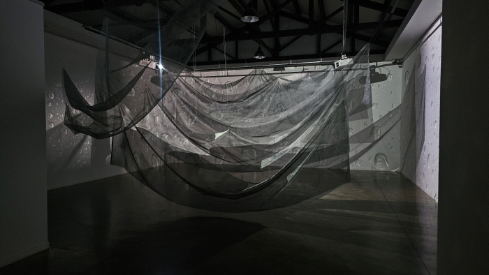 차창욱 개인전 '가로막힌 사이의 우리'-선입견의 장막 너머, 들여다보기의 미학-사진제공  전주 한옥마을 교동미술관