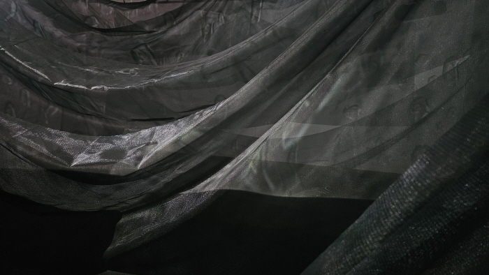 차창욱 개인전 '가로막힌 사이의 우리'-선입견의 장막 너머, 들여다보기의 미학-사진제공  전주 한옥마을 교동미술관