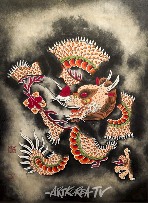 이은지-붉은 용. 순지에 분채 63×45cm 2024-사진촬영 김한정 기자