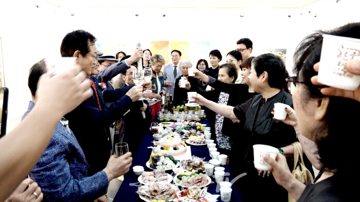 건배사-사진촬영 김한정 기자