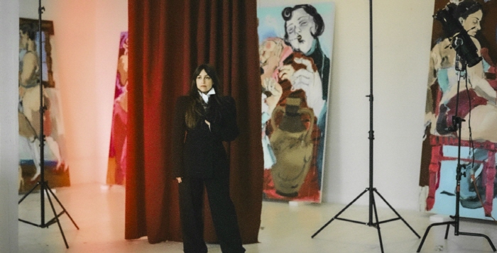 크리스티나 반반, 뉴욕 브루클린에 있는 자신의 스튜디오, 2025년. @Albert Font. 작가와 페로탱 제공