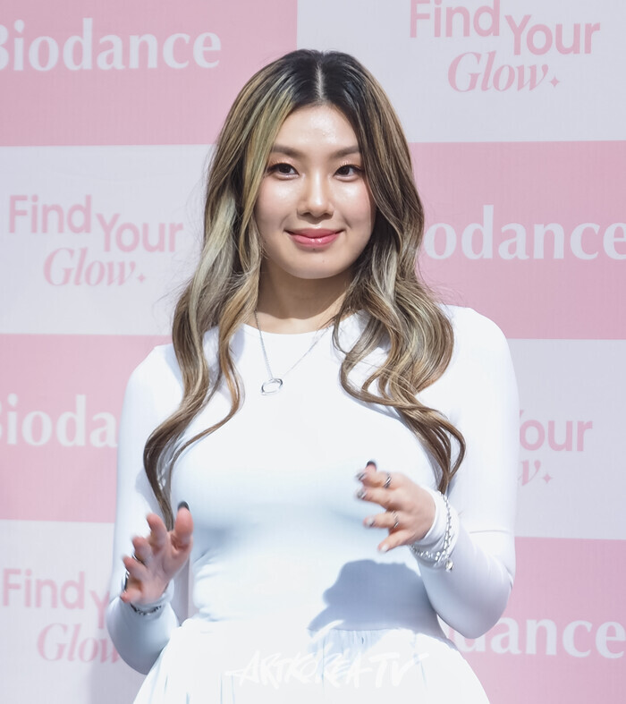 [AK포토] 리정, 아침부터 빛나는 미모