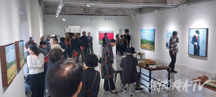 전시 개막식 전경