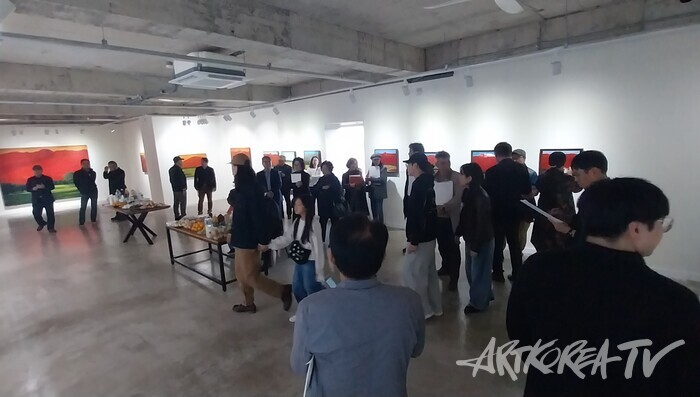 전시 개막식 전경