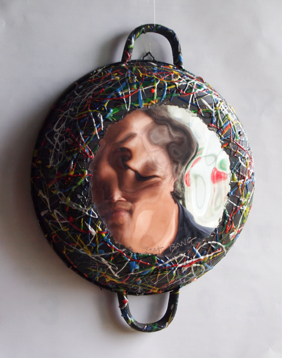 “bravo my life”_2025_stainless steel pan, acrylic paint_25×35×10cm-사진제공 제주갤러리