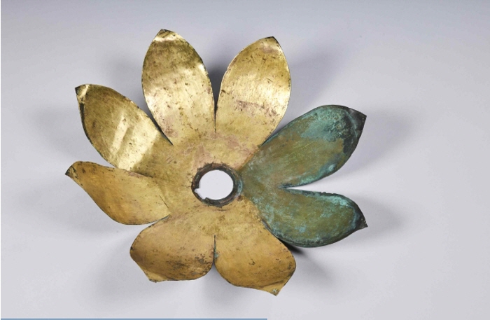 월정사팔각구층석탑 금속장엄물 상부 연꽃장식-사진제공 월정사박물관