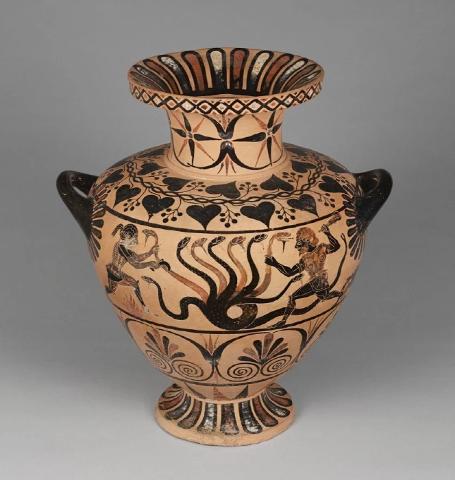 이글 페인터(기원전 520~510년)의 작품으로 추정되는 테라코타 카에레탄 히드리아. 로스앤젤레스 J. 폴 게티 미술관 소장. 사진 제공- 레지언 오브 아너