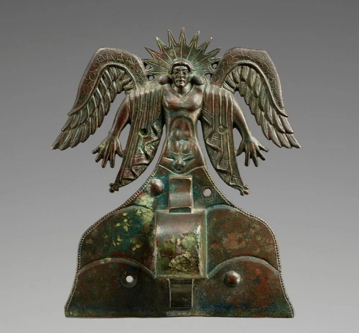  태양신 우실(기원전 500~475년)을 묘사한 청동 아플리케. 로스앤젤레스 J. 폴 게티 미술관 소장. 사진 제공-레지언 오브 아너