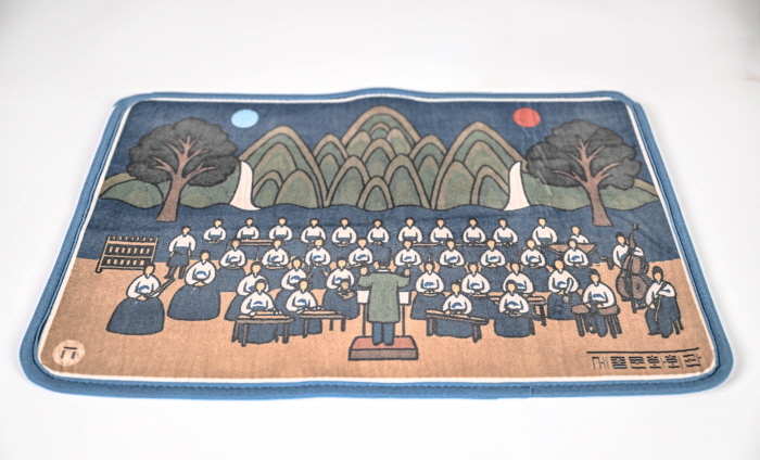 [세종문화회관]아트 굿즈 공모전07_일월오봉도와-서울시국악관현악단의-오케스트라매트(매트)