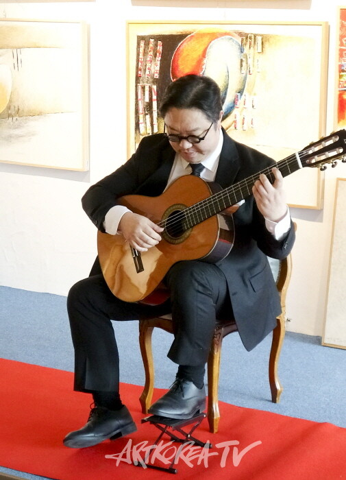 클래식 기타 배장흠-사진촬영 최윤영 기자