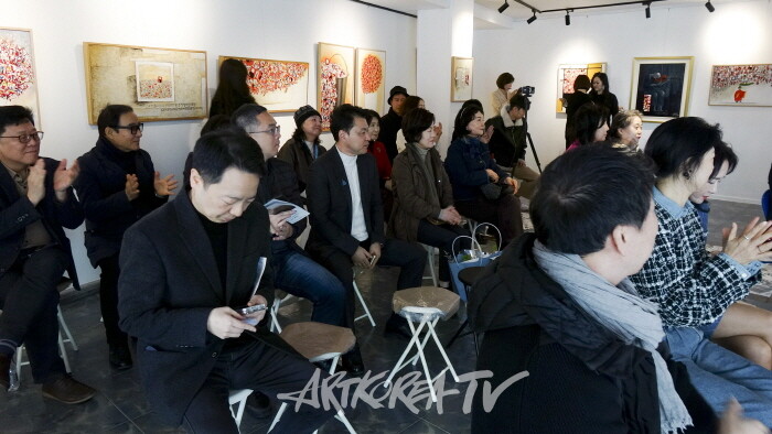 전시장 참가자들-사진촬영 최윤영 기자