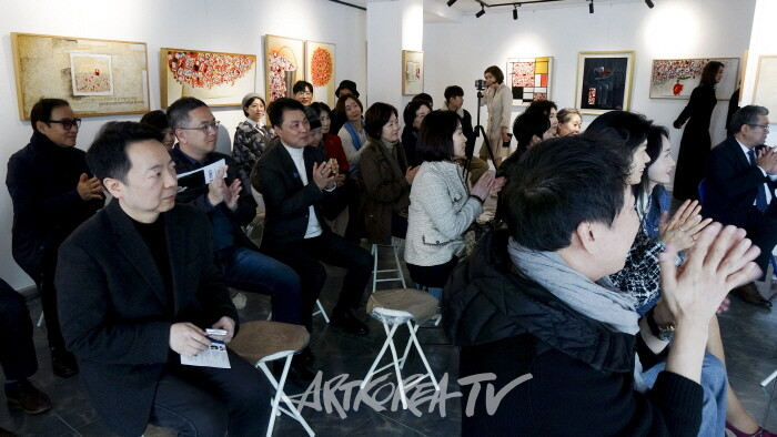 전시장 참가자들-사진촬영 최윤영 기자