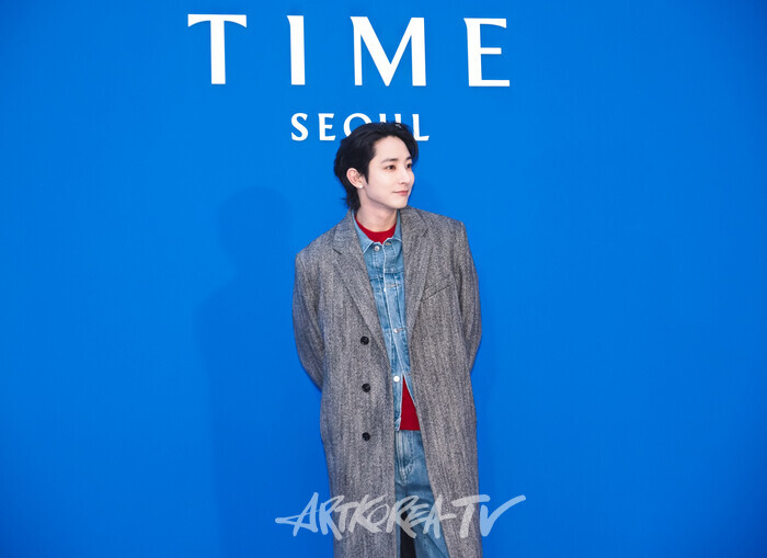 '타임 서울(TIME SEOUL)' 오픈 기념 포토월 행사(이수혁) 2025.11.05 사진 ⓒ아트코리아방송 이용선 기자