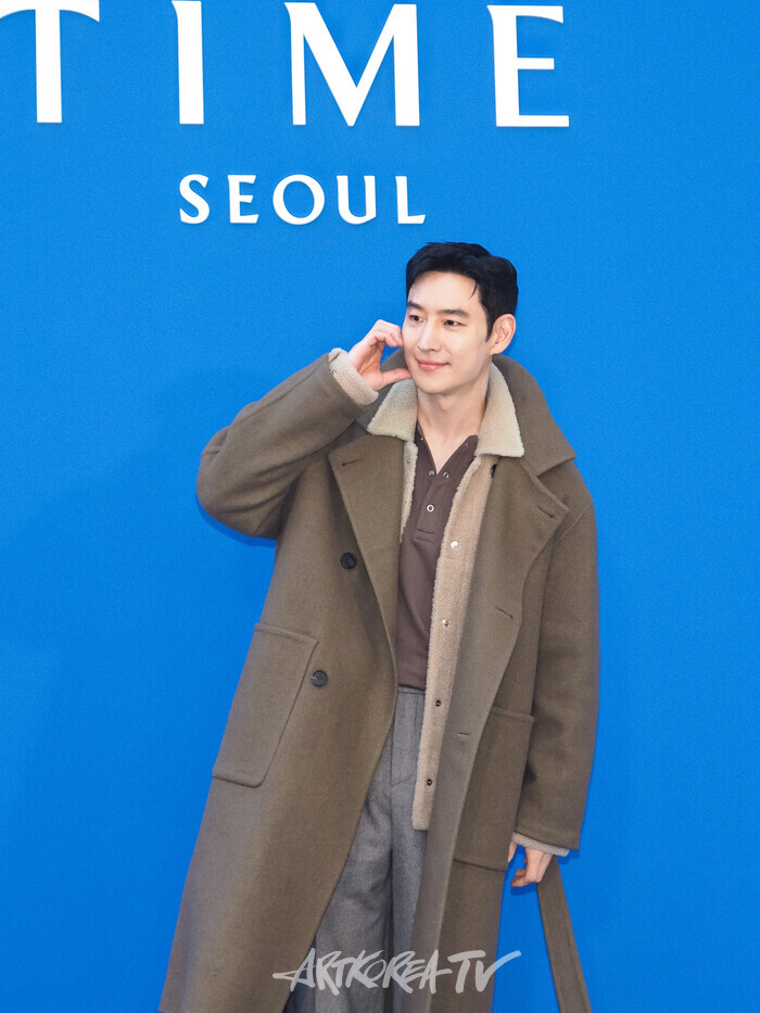 '타임 서울(TIME SEOUL)' 오픈 기념 포토월 행사(이제훈) 2025.11.05 사진 ⓒ아트코리아방송 이용선 기자