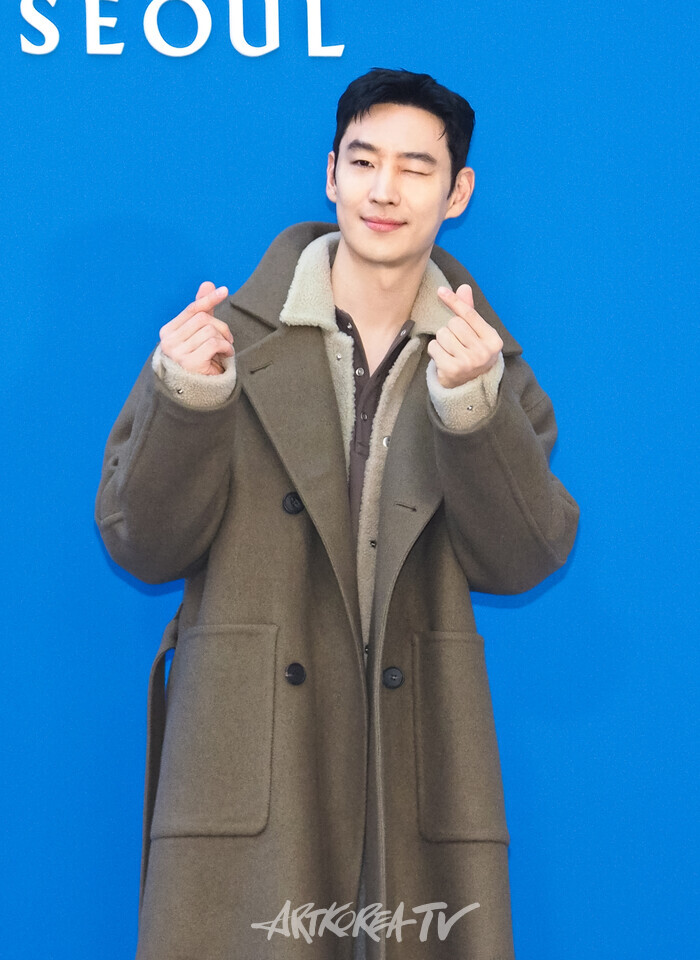 '타임 서울(TIME SEOUL)' 오픈 기념 포토월 행사(이제훈) 2025.11.05 사진 ⓒ아트코리아방송 이용선 기자