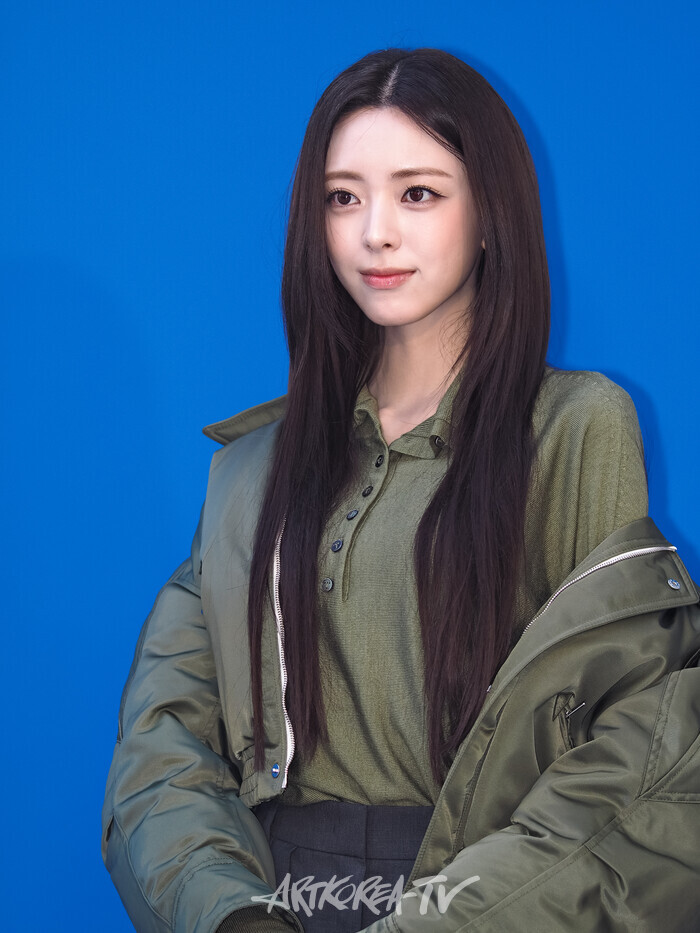 '타임 서울(TIME SEOUL)' 오픈 기념 포토월 행사(있지 유나) 2025.11.05 사진 ⓒ아트코리아방송 이용선 기자