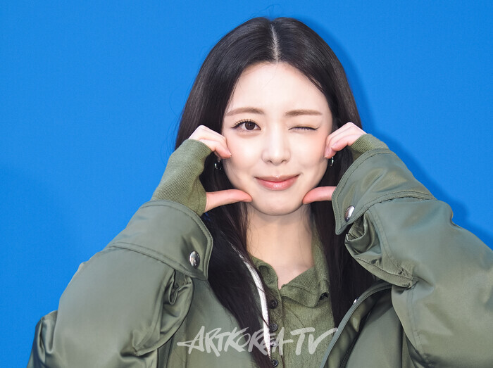 '타임 서울(TIME SEOUL)' 오픈 기념 포토월 행사(있지 유나) 2025.11.05 사진 ⓒ아트코리아방송 이용선 기자