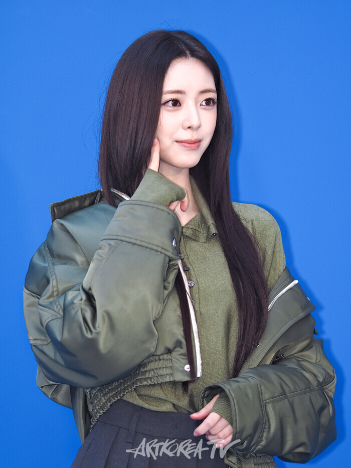 '타임 서울(TIME SEOUL)' 오픈 기념 포토월 행사(있지 유나) 2025.11.05 사진 ⓒ아트코리아방송 이용선 기자